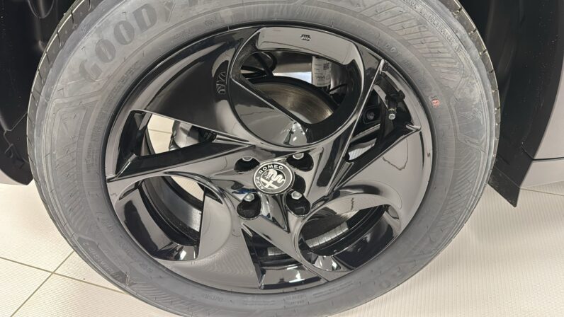 
								ALFA JUNIOR 1.2 HYBRID DCT6 145 CV full									