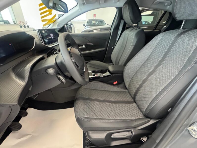 
								Peugeot 208 Allure + Pack navi visual full									