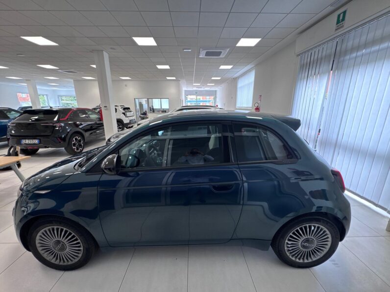 
								FIAT 500 1.0 hybrid Icon full									