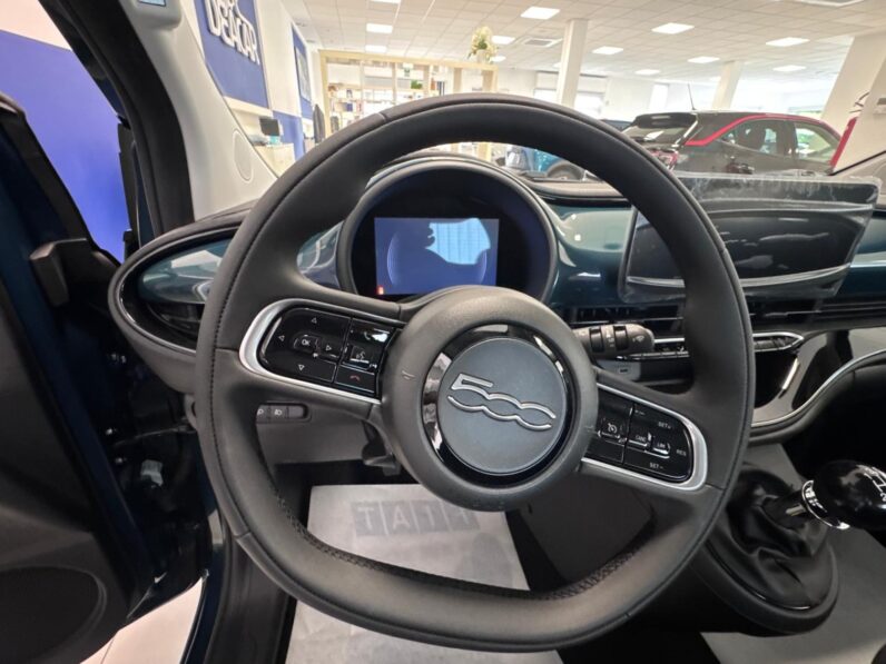 
								FIAT 500 1.0 hybrid Icon full									