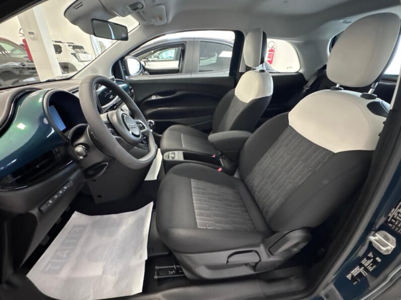 
								FIAT 500 1.0 hybrid Icon full									
